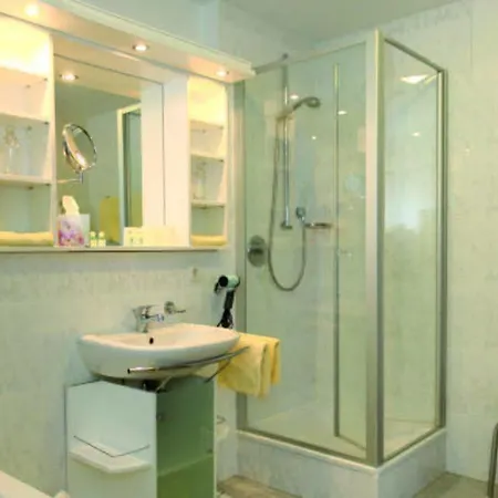 Victoria Hotel 3*