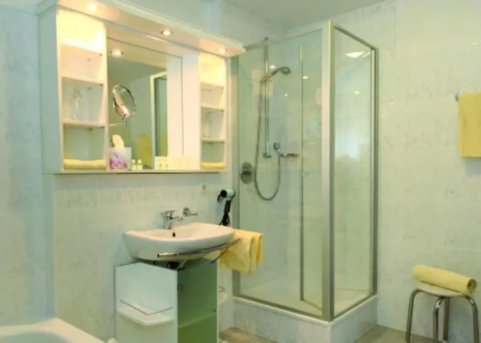 Victoria Hotel 3*